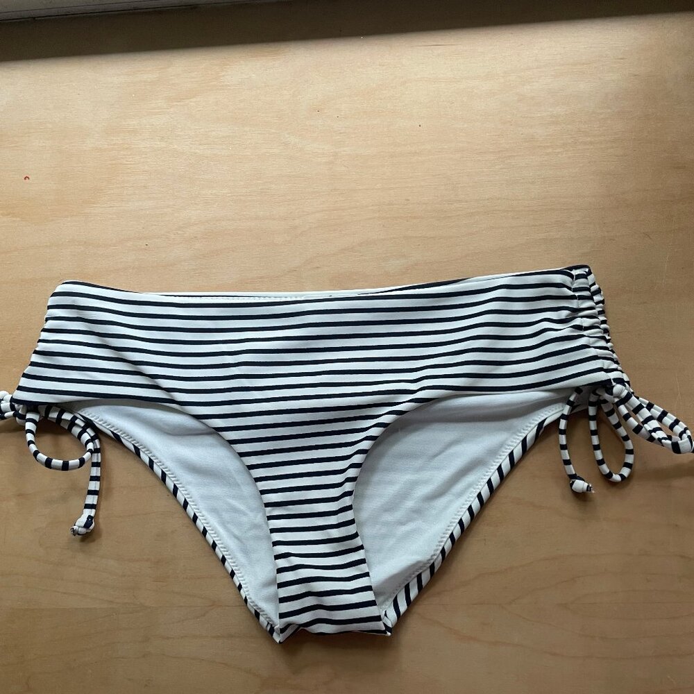 NWOT H&M Bikini Bottom Black&White Stripes size 4